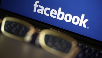 Sociālais tīkls Facebook sola palīdzēt Latvijai nodrošināt Saeimas vēlēšanu caurskatāmību
