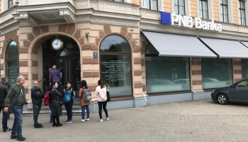 "PNB Bankas" darbības apturēšanas dēļ ierobežoti pakalpojumi Liepājā un Daugavpilī