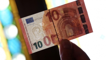 Valdība vienojas palielināt minimālo algu par 10 eiro nākamajā gadā