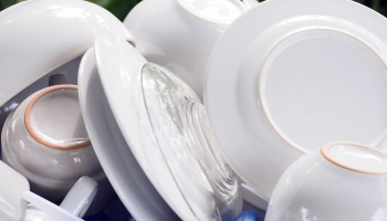 Зеленое мышление и пустые баночки: сколько человеку нужно посуды для счастья?