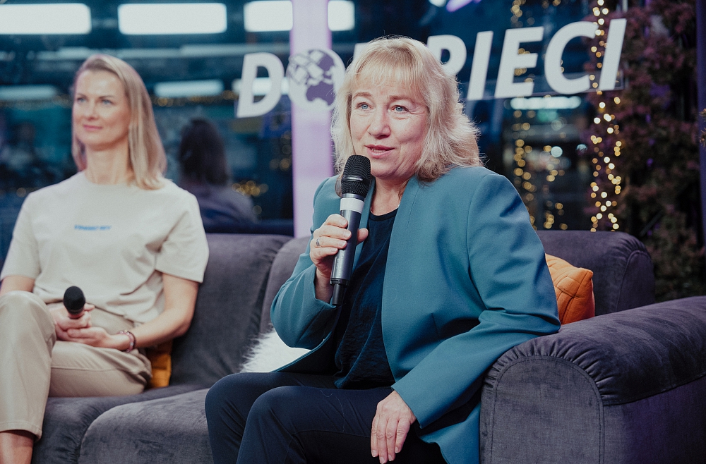 Ieva Zvīgule, dod pieci, Andra Fernāte