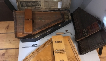 "Skaņumāja" - Krapē tapis tautas mūzikas instrumentu muzejs