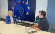 Pirms vizītes Baltijas valstīs saruna ar ES finanšu tirgu komisāri Mareidu Makginesu