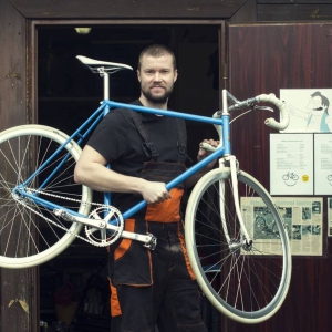 Saulkrastu velosipēdu muzeja vadītājs Guntis Seregins pats ar velosipēdu izbrauc retāk