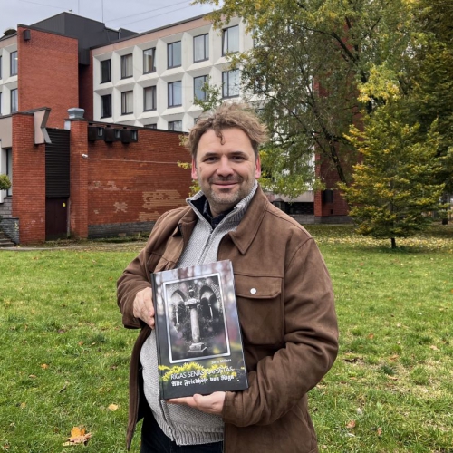 Vairāki desmiti zināmu un aizmirstu kapsētu – Juris Millers pēta Rīgas senās kapsētas