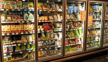 Eiropas Patērētāju organizācija kritizē pārtikas ražotājus par maldinošiem iepakojumiem