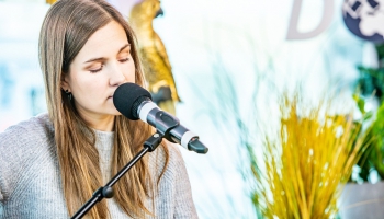 Viņas mūzika ieved brīnumzemē. Vai brīnumi sagaida arī tos, kas satiek treneri Alisi Josti