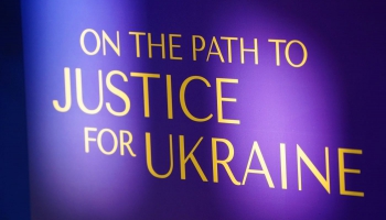 Konferencē Rīgā spriež par iespējām saukt Krievijas pie atbildības par noziegumiem Ukrainā