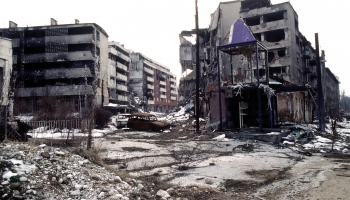 Bosnijas karš: 1992. gadā sadursmes pāraug pilnvērtīgā karadarbībā