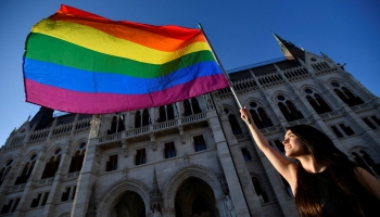 Ungārijas likums pret "homoseksuālisma propagandu" izraisījis Eiropas Savienības satraukum