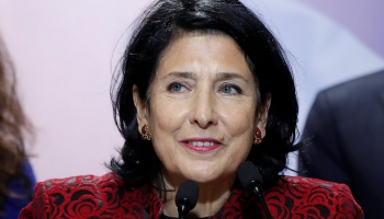 Par Gruzijas prezidenti ievēlēta valdošas partijas atbalstītā Salome Zurabišvili