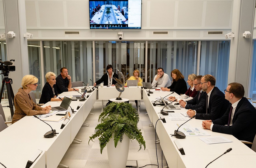 Saeimas komisijā sāk skatīt budžeta projektu; pirmais jautājums – izdienas pensiju reforma