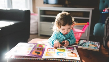 Pirmās grāmatas mazuļiem un kāda ir grāmatu pieejamība bērnudārzā