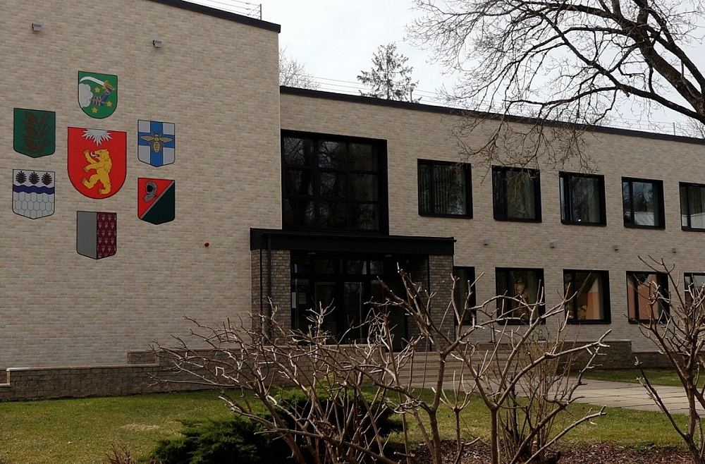 Valkas pašvaldībai finansiālas grūtības; apsver iespēju to pievienot blakus novadam