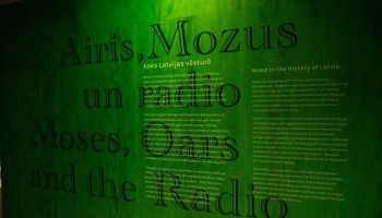 Izstāde "Airis, Mozus un radio. Koks Latvijas vēsturē” jeb cilvēka un koka attiecības