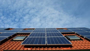 Установку солнечных батарей в центре Риги надо будет согласовывать с самоуправлением
