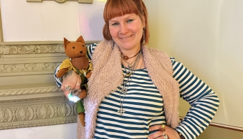 Kuldīgas muzeja jaunais stāstnieks runcis Dakstiņš sola aizraut bērnus un jauniešus