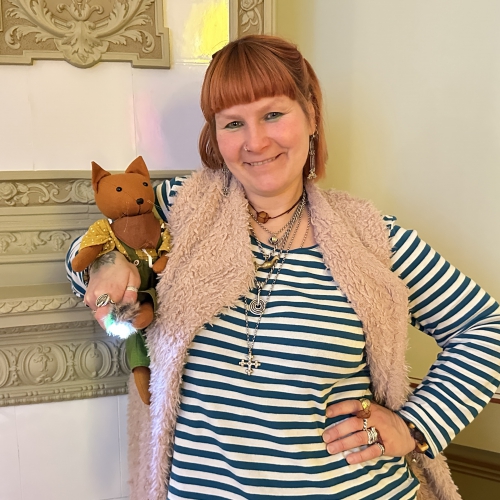 Kuldīgas muzeja jaunais stāstnieks runcis Dakstiņš sola aizraut bērnus un jauniešus