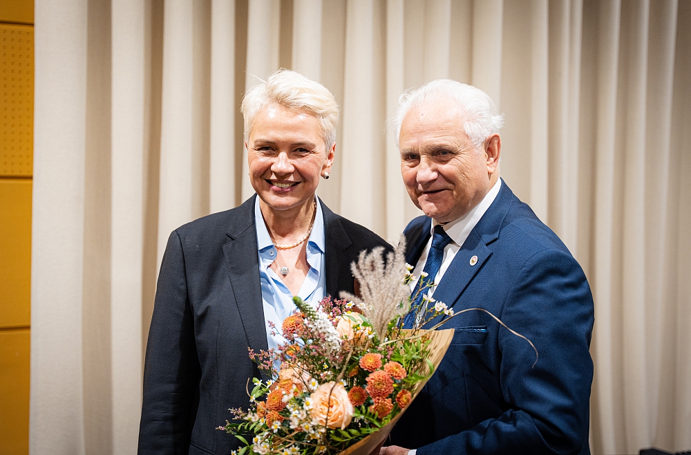 Jakobsonam 90 Gunars Jakobsons Baiba Zūzena