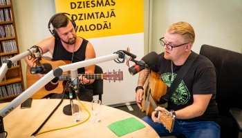 Atis Ieviņš prezentē savu pirmo solo singlu "Dejo ar ēnu"