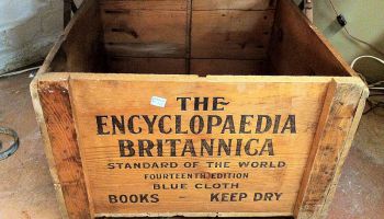 10. decembris. Iznāk "Encyclopaedia Britannica" pirmā burtnīca