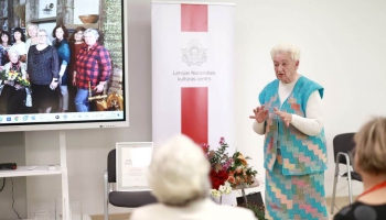 Rokdarbus mācījusies no vecmāmiņas: tiekamies ar meistari Inu Valteri Sabilē