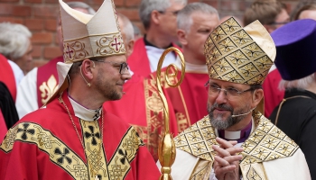 Svinīgā dievkalpojumā amatā iecelts jaunais luterāņu arhibīskaps Rinalds Grants