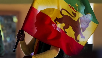 Dabaskata kontrasti: regejs politiskais un pilsoniskais