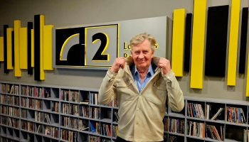 Fredis apgalvo, ka esot kautrīgs klusētājs