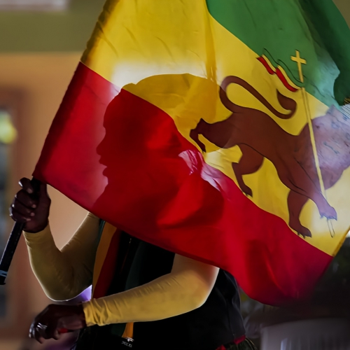 Dabaskata kontrasti: regejs politiskais un pilsoniskais