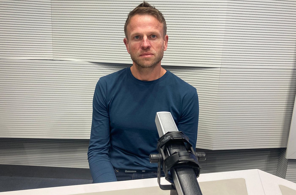 Zemapziņas iekustināšana Vidvuda Zviedra izstādē "Reiz bija zila zāle un zaļas debesis"