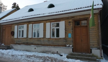 Iepazīstam Aizputi: industriāli kulturāls ceļojums ar zosu piedalīšanos