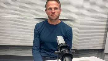 Zemapziņas iekustināšana Vidvuda Zviedra izstādē "Reiz bija zila zāle un zaļas debesis"