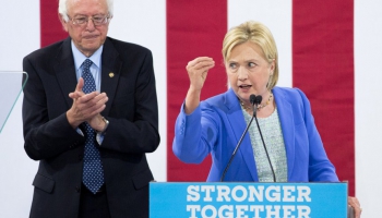 Eksperti: Sandersa sekotāju atbalsts Klintonei vēl nav garantēts