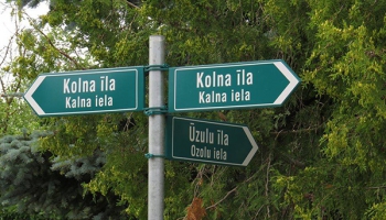 Strīds par ielu nosaukumu norādīšanu latgaliešu un latviešu valodā Kārsavas novadā