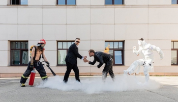 Drīzumā savu turneju pa Latviju uzsāks šovs "Mēs jūs mīlam!"