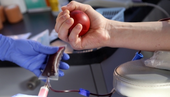 В Латвии за последний год резко увеличилось число доноров крови