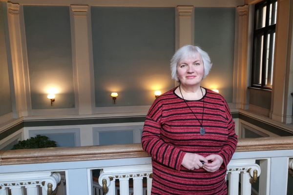 Jana Egle radījusi romānu par novadnieci - dziesminieci Austru Pumpuri