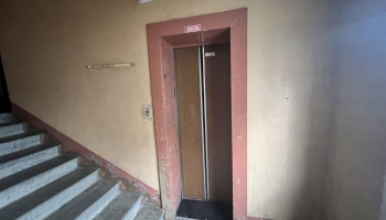 Rīgas dome meklē risinājumus nolietoto liftu problēmai daudzdzīvokļu namos 