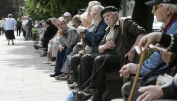 Пожилых людей все больше: в рижских пансионатах очереди