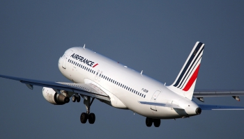 30. augusts. Pieņem lēmumu par aviokompānijas “Air France” dibināšanu