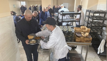 Reportāža: Sagūstītie krievu karagūstekņi stāsta, kāpēc piekrita karot Kremļa pusē 