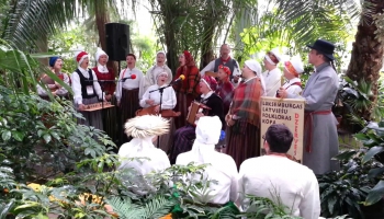 LR2 ēterā  Luksemburgas latviešu folklora kopa „Dzērves”