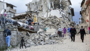 Itāliju satricina 6,2 magnitūdu zemestrīce; ziņo par vismaz 18 upuriem