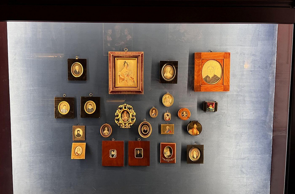 portrets miniatūras