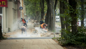 Rīgas domes opozīcijas deputāti kritizē ielu remontu plānošanu
