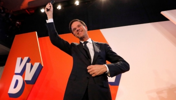Provizoriskie rezultāti: Nīderlandē vēlēšanās uzvar premjera partija, populisti zaudē