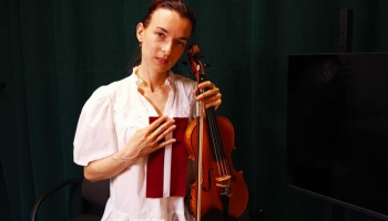 Скрипалька з України Ніна Ханецька грає в Латвійському Національному симфонічному оркестрі