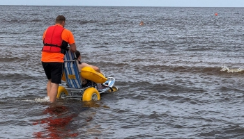 В Вецаки могут отдыхать на море и люди с ограниченной подвижностью
