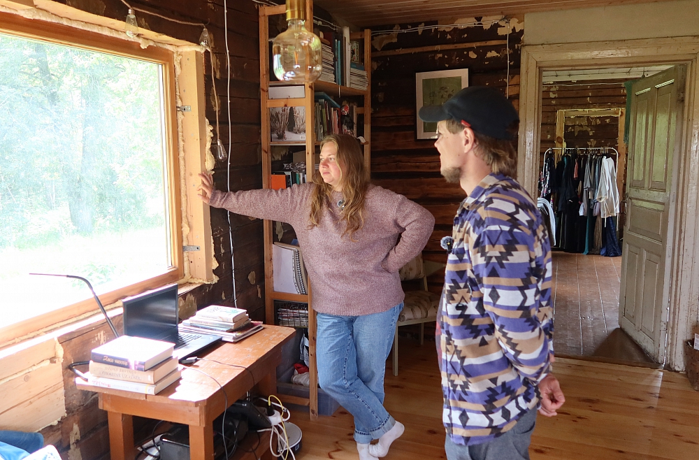 Monta Vecozola, dzīve laukos